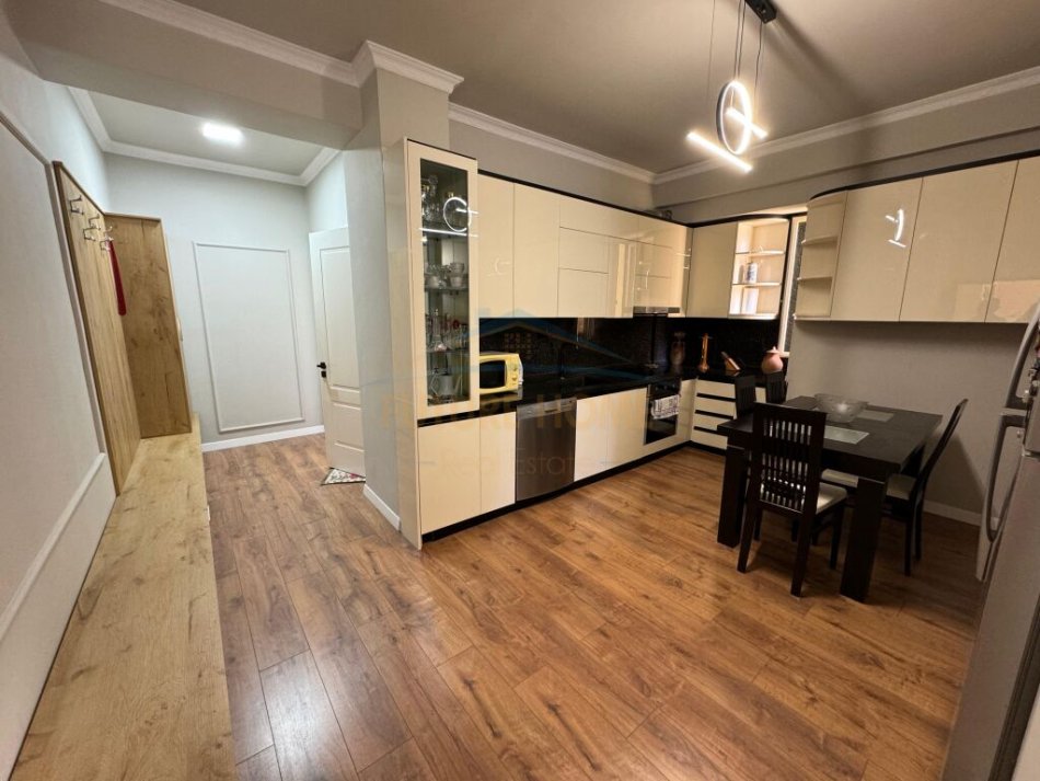 Tirane, shitet apartament 2+1+Ballkon Kati 5, 57 m² 160.000 € (Kodra e Diellit)