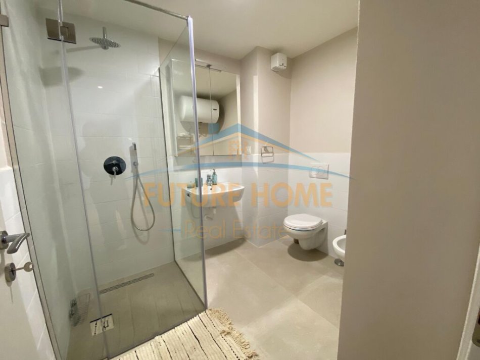 Tirane, jepet me qera apartament 3+1+Ballkon Kati 8, 158 m² 1.500 € (BULEVARDI ZOGU I 1)