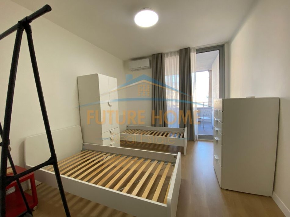 Tirane, jepet me qera apartament 3+1+Ballkon Kati 8, 158 m² 1.500 € (BULEVARDI ZOGU I)