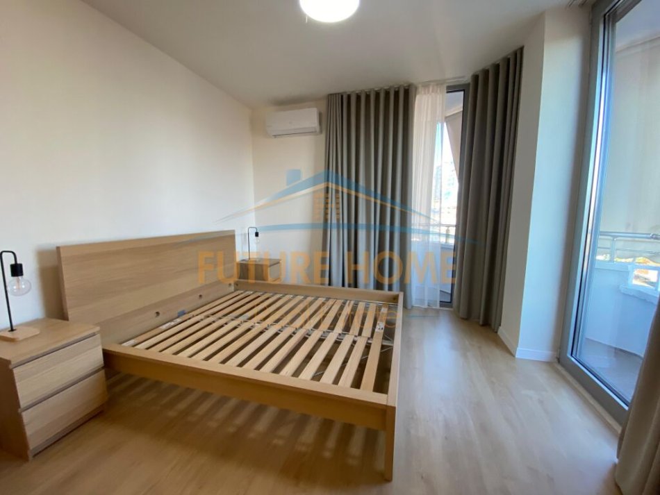 Tirane, jepet me qera apartament 3+1+Ballkon Kati 8, 158 m² 1.500 € (BULEVARDI ZOGU I)