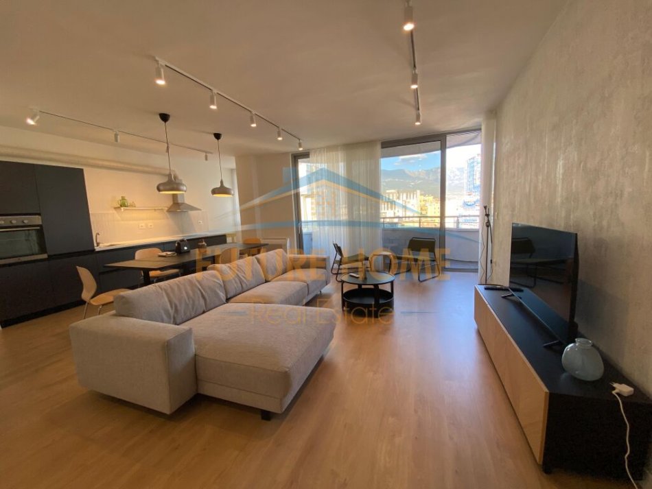 Tirane, jepet me qera apartament 3+1+Ballkon Kati 8, 158 m² 1.500 € (BULEVARDI ZOGU I)
