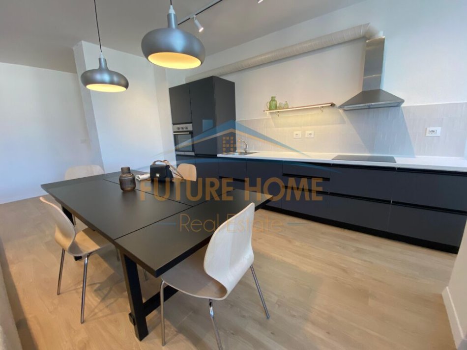 Tirane, jepet me qera apartament 3+1+Ballkon Kati 8, 158 m² 1.500 € (BULEVARDI ZOGU I 1)