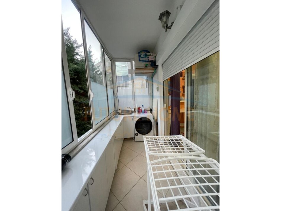 Tirane, jepet me qera apartament 2+1 Kati 4, 90 m² 1.000 € (Kopeshti Zoologjik)