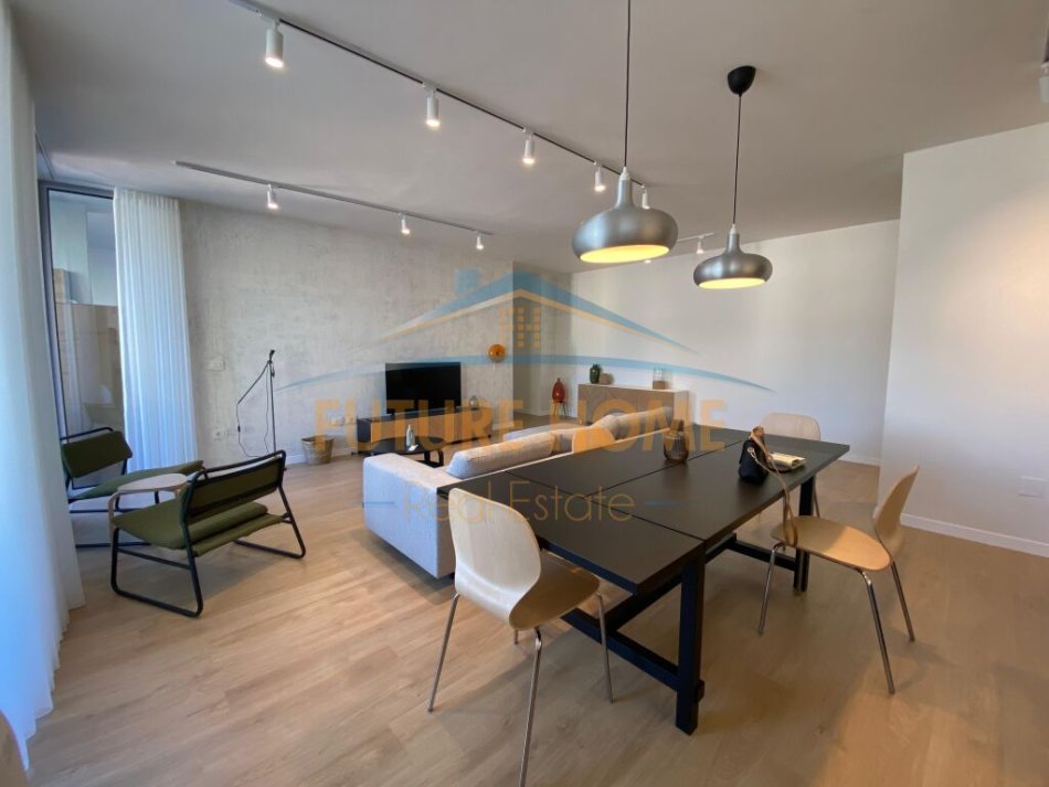 Tirane, jepet me qera apartament 3+1+Ballkon Kati 8, 158 m² 1.500 € (BULEVARDI ZOGU I 1)