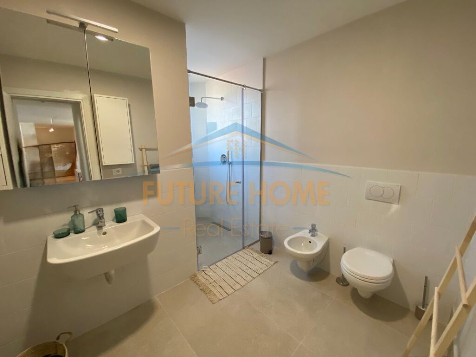 Tirane, jepet me qera apartament 3+1+Ballkon Kati 8, 158 m² 1.500 € (BULEVARDI ZOGU I)