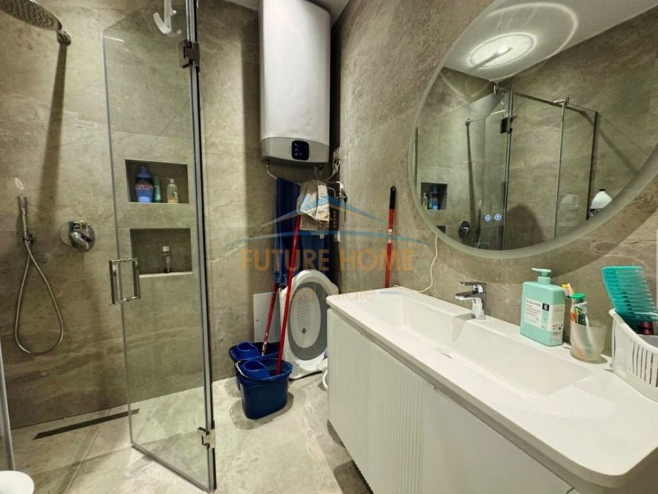 Tirane, shitet apartament 1+1+Ballkon Kati 4, 74 m² 155.000 € (Rruga 5 Maj)
