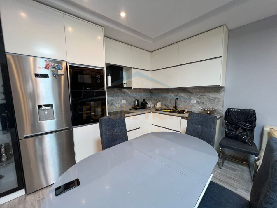 Tirane, shitet apartament 3+1+Ballkon Kati 1, 132 m² 260.000 € (FIORI DI BOSCO)