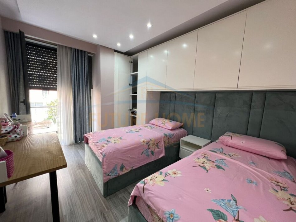 Tirane, shitet apartament 3+1+Ballkon Kati 1, 132 m² 260.000 € (FIORI DI BOSCO)