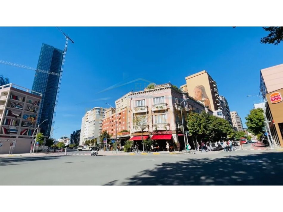 Tirane, shitet dyqan Kati 0, 43 m² 165.000 € (Rruga e barrikadave)