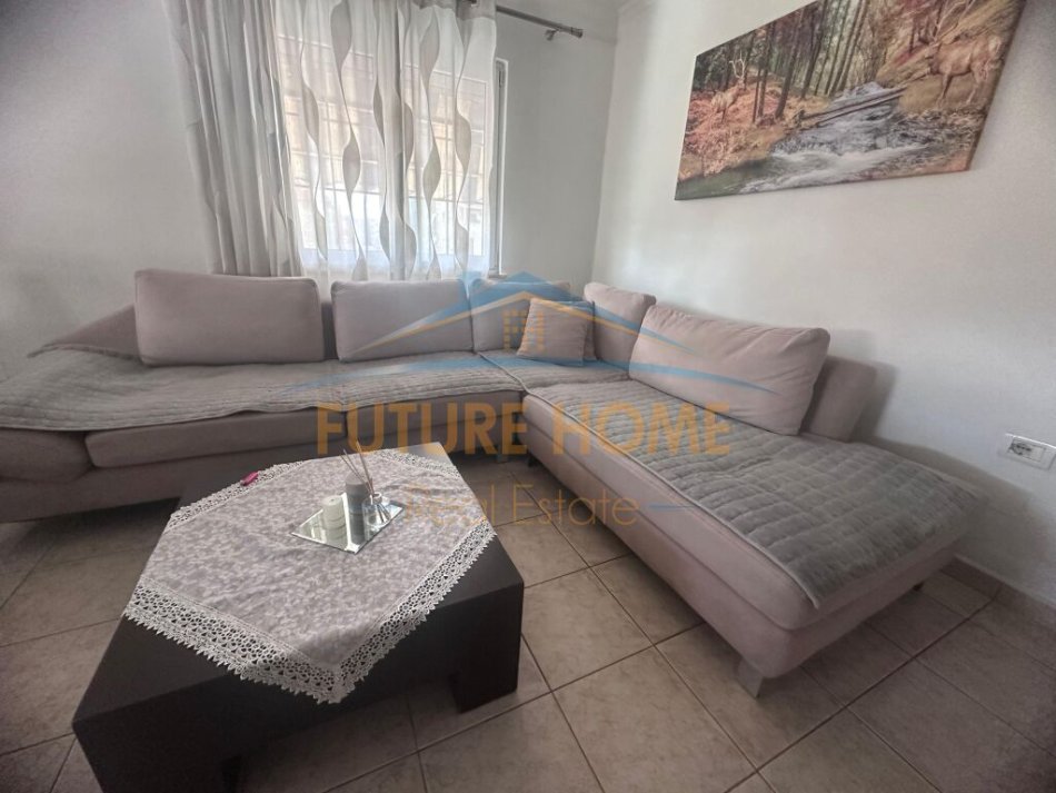 Tirane, shitet apartament 1+1 Kati 5, 52 m² 98.000 € (Rruga Hoxha Tahsim)