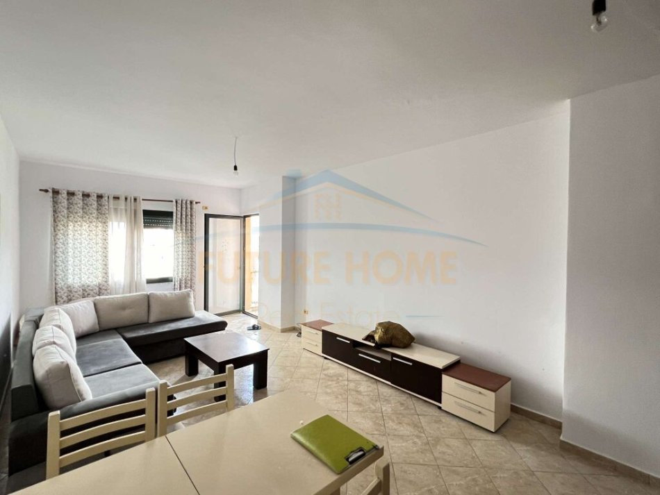 Tirane, jepet me qera apartament 1+1 Kati 3, 86 m² 300 € (Misto Mame.)