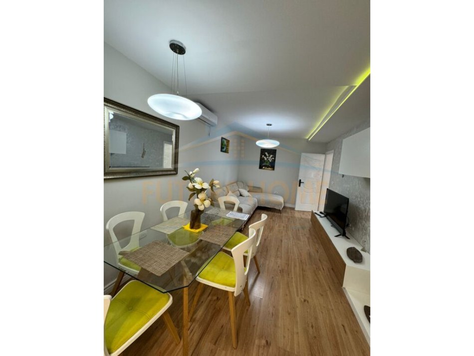 Tirane, shitet apartament 3+1+Ballkon Kati 2, 120 m² 220.000 € (KINOSTUDIO)