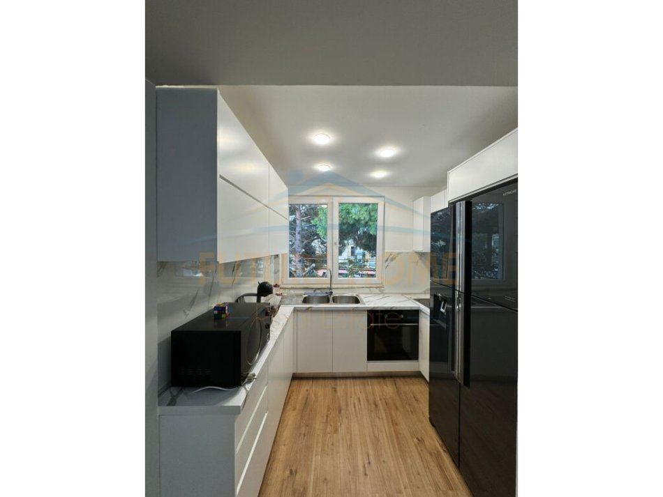 Tirane, shitet apartament 3+1+Ballkon Kati 2, 120 m² 220.000 € (KINOSTUDIO)