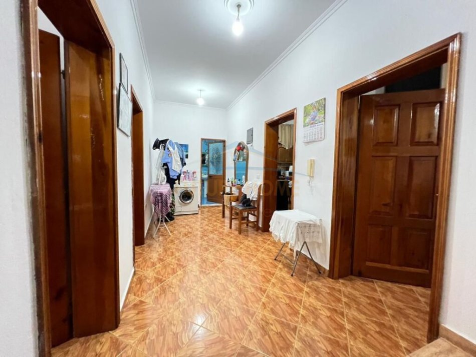 Tirane, jepet me qera apartament 1+1 Kati 2, 50 m² 380 € (Alidem pranë Kompleksit Mangalem.)