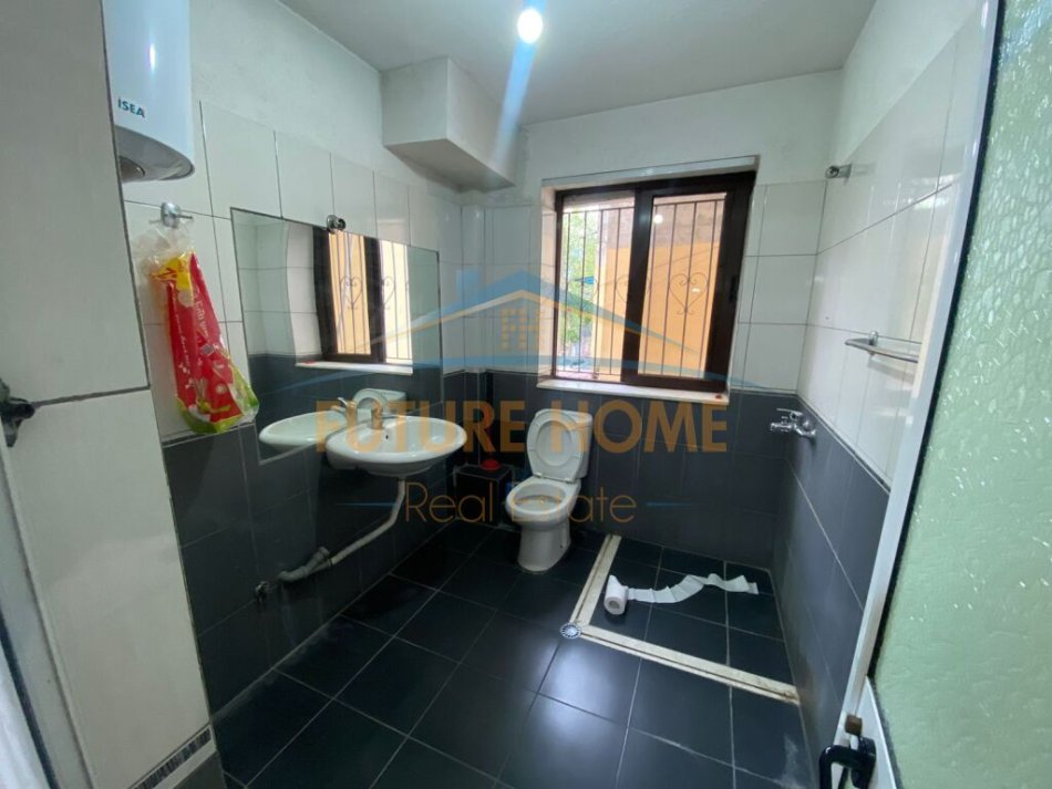 Tirane, shitet apartament 5+1 Kati 2, 156 m² 210.000 € (Rruga e Elbasanit)