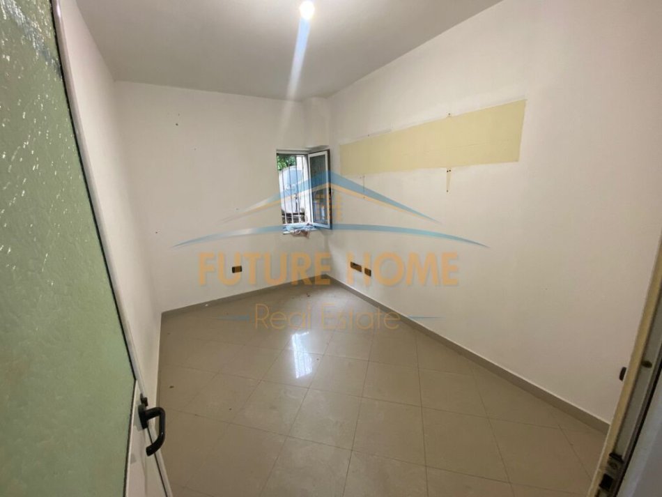 Tirane, shitet apartament 5+1 Kati 2, 156 m² 210.000 € (Rruga e Elbasanit)
