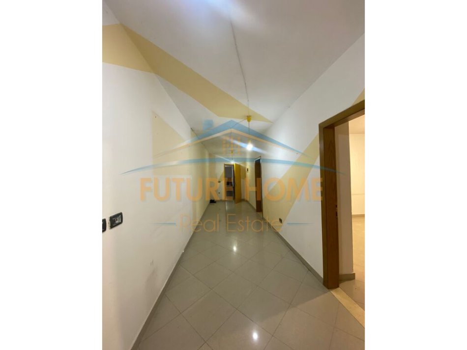 Tirane, shitet apartament 5+1 Kati 2, 156 m² 210.000 € (Rruga e Elbasanit)