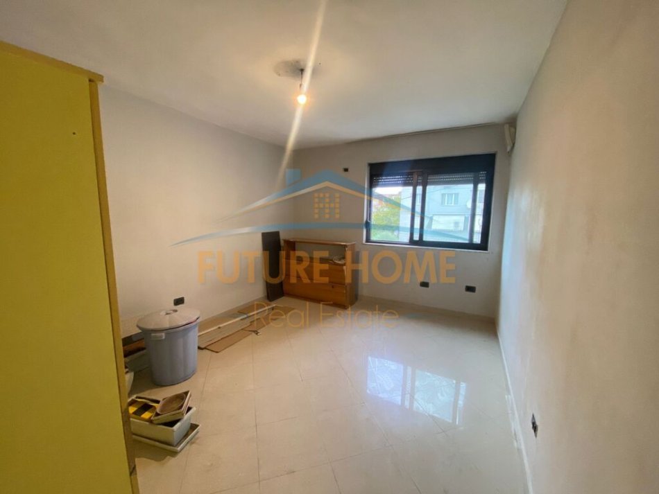 Tirane, shitet apartament 5+1 Kati 2, 156 m² 210.000 € (Rruga e Elbasanit)