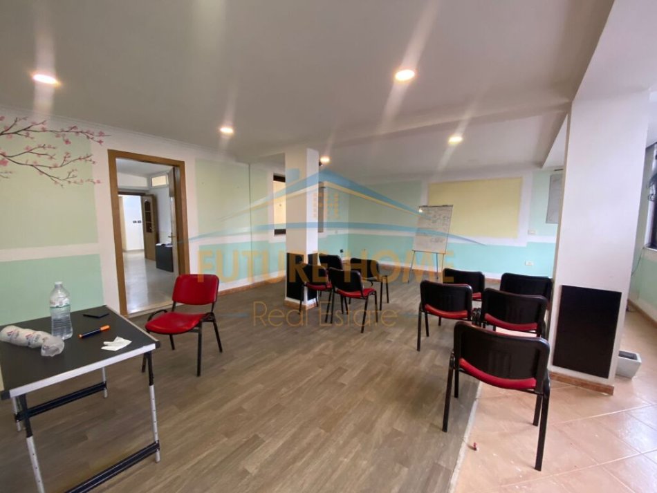 Tirane, shitet apartament 5+1 Kati 2, 156 m² 210.000 € (Rruga e Elbasanit)