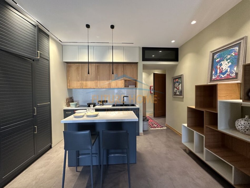 Tirane, jepet me qera apartament 1+1+Ballkon Kati 2, 73 m² 900 € (KOMPLEKSI DELIJORGJI)