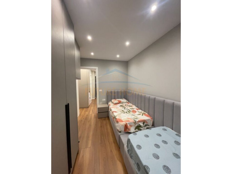 Tirane, jepet me qera apartament 2+1+Ballkon Kati 6, 93 m² 1.300 € (KODRA E DIELLIT)