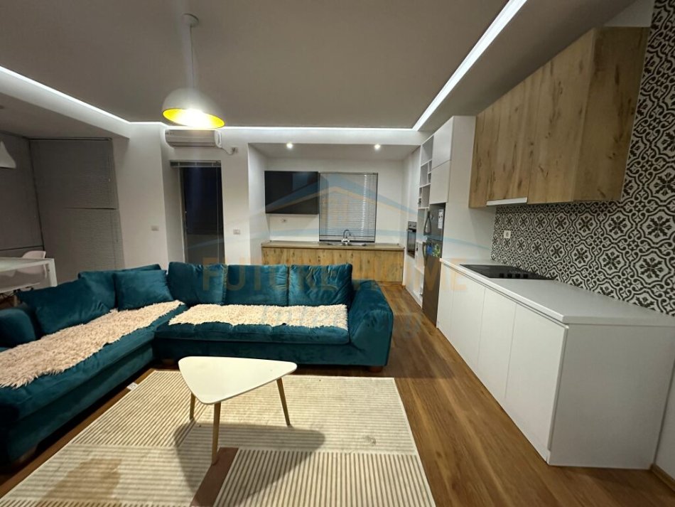 Tirane, jepet me qera apartament 2+1 Kati 9, 110 m² 500 € (Unaza re)
