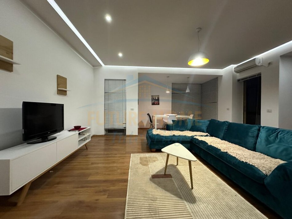 Tirane, jepet me qera apartament 2+1 Kati 9, 110 m² 500 € (Unaza re)