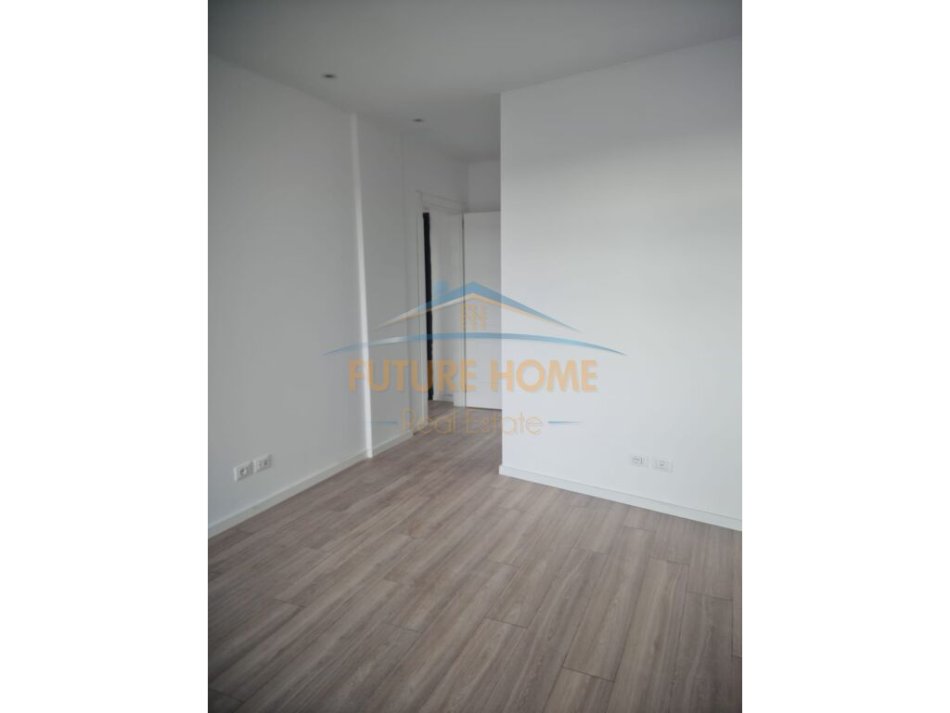 Tirane, jepet me qera apartament 2+1 Kati 9, 124 m² 1.300 € (Lake View , Liqeni I Thate)