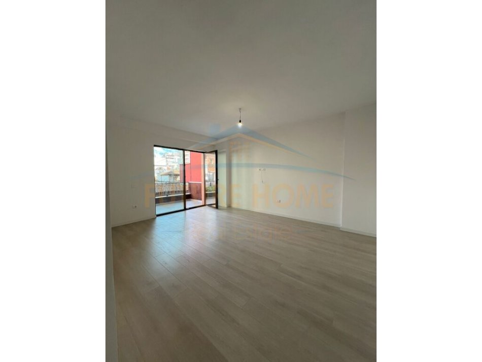 Tirane, jepet me qera zyre Kati 1, 97 m² 650 € (Myslym Shyri)