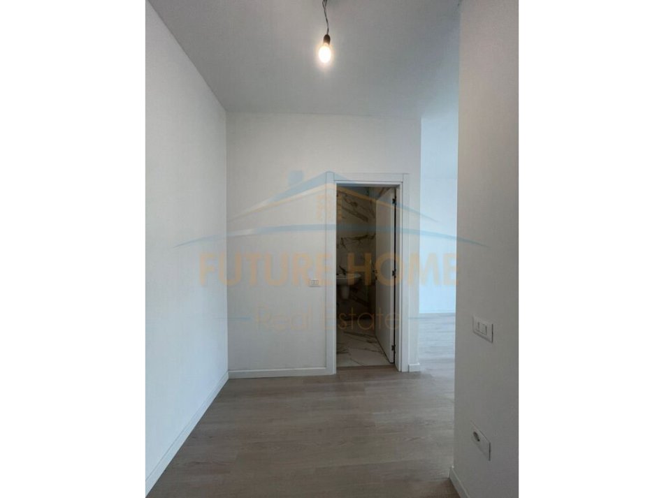 Tirane, jepet me qera zyre Kati 1, 97 m² 650 € (Myslym Shyri)