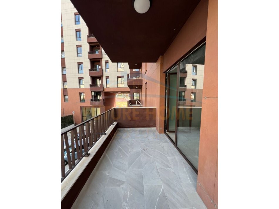 Tirane, jepet me qera zyre Kati 1, 97 m² 650 € (Myslym Shyri)