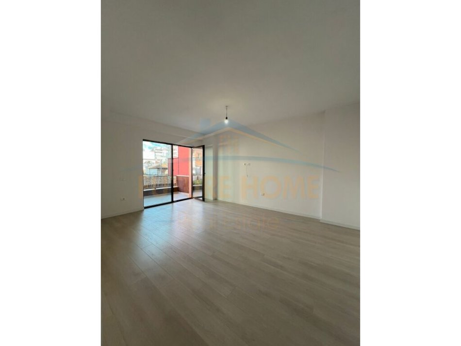 Tirane, jepet me qera zyre Kati 1, 97 m² 650 € (Myslym Shyri)