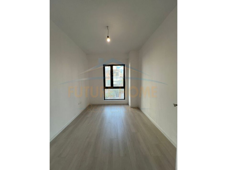 Tirane, jepet me qera zyre Kati 1, 97 m² 650 € (Myslym Shyri)