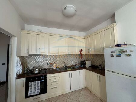 Tirane, shitet apartament 2+1 Kati 8, 104 m² 125.000 € (UNAZA E RE)