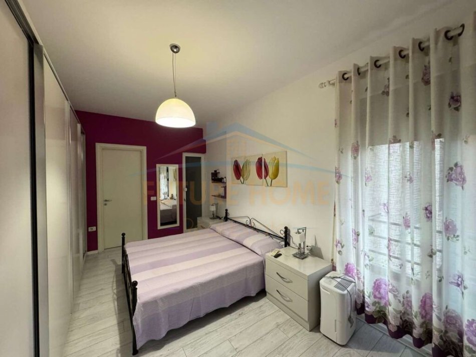 Tirane, shitet apartament 2+1+Ballkon Kati 2, 93 m² 125.000 € (YZBERISHT)