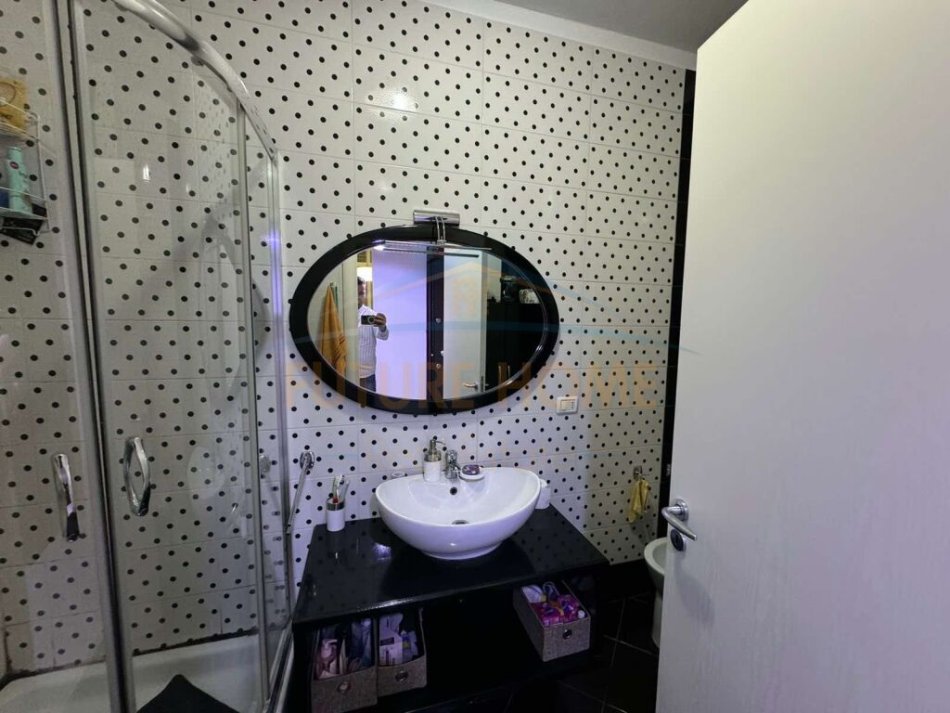 Tirane, shitet apartament 2+1 Kati 2, 92 m² 125.000 € (Yzberisht)