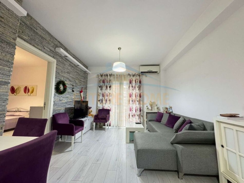 Tirane, shitet apartament 2+1+Ballkon Kati 2, 93 m² 125.000 € (YZBERISHT)