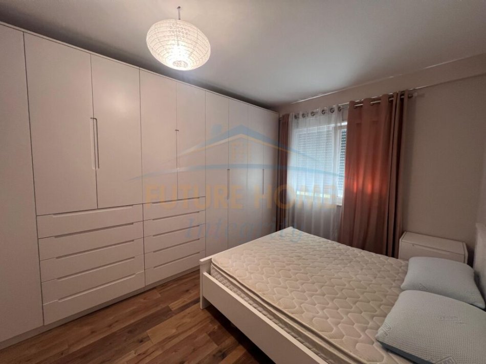 Tirane, jepet me qera apartament 1+1+Ballkon Kati 4, 70 m² 600 € (dritan hoxha)