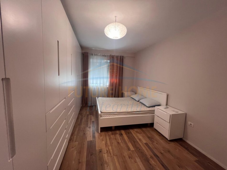 Tirane, jepet me qera apartament 1+1+Ballkon Kati 4, 70 m² 600 € (dritan hoxha)