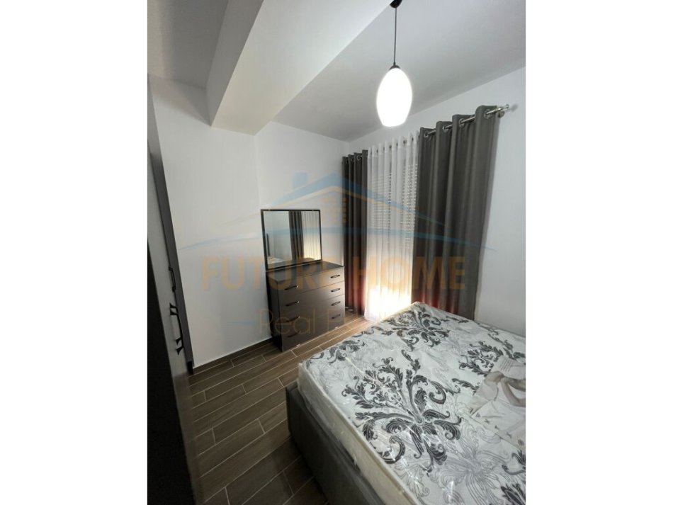 Tirane, jepet me qera apartament 1+1+Ballkon Kati 8, 70 m² 500 € (KOMPLEKSI ASL)