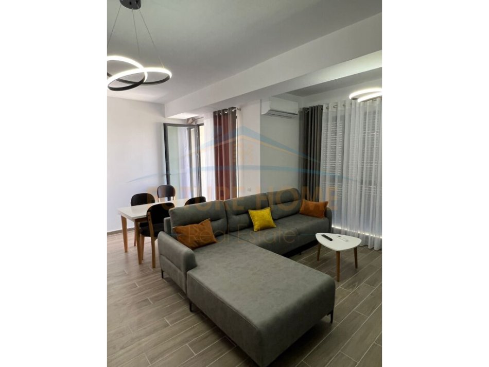 Tirane, jepet me qera apartament 1+1+Ballkon Kati 8, 70 m² 500 € (KOMPLEKSI ASL)