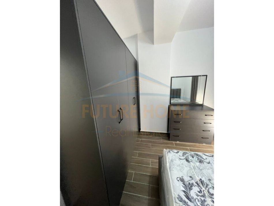 Tirane, jepet me qera apartament 1+1+Ballkon Kati 8, 70 m² 500 € (KOMPLEKSI ASL)