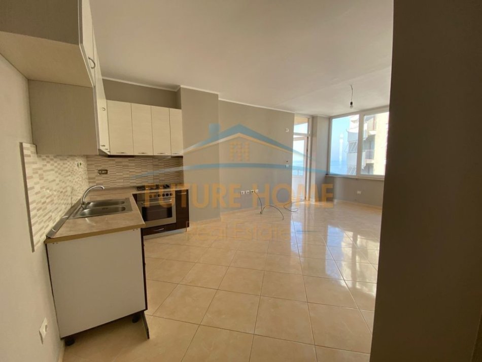 Durres, shitet apartament 3+1 Kati 7, 124 m² 240.000 € (Currila, Durres)