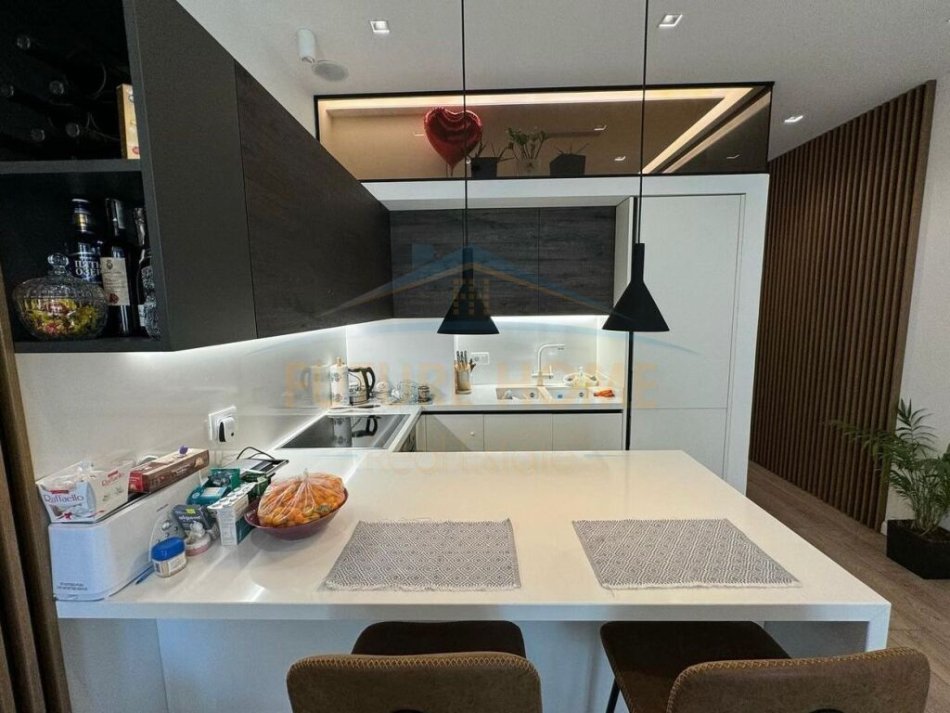 Tirane, shitet apartament 2+1 Kati 5, 89 m² 280.000 € (Kompleksi Square 21, Rruga Kavajes)