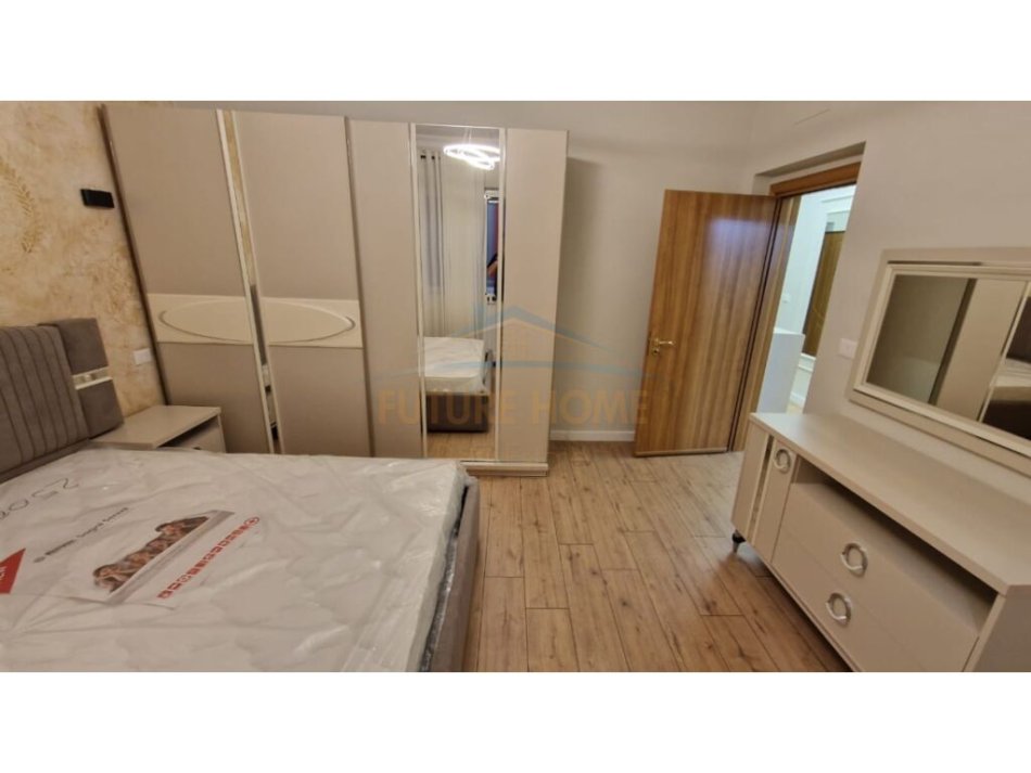 Tirane, jepet me qera apartament 1+1 Kati 3, 57 m² 550 € (Xhamllik)