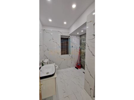 Tirane, jepet me qera apartament 1+1 Kati 3, 57 m² 550 € (Xhamllik, Tiranë AREA44464)