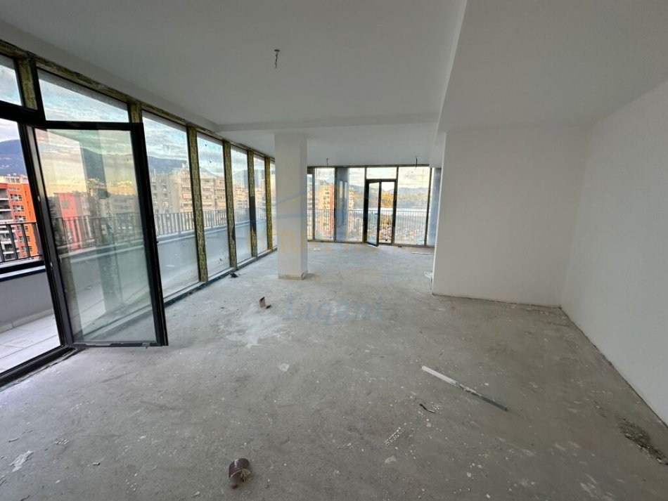 Tirane, shitet apartament 3+1+Ballkon Kati 9, 217 m² 599.000 € (Residenca Lake View)