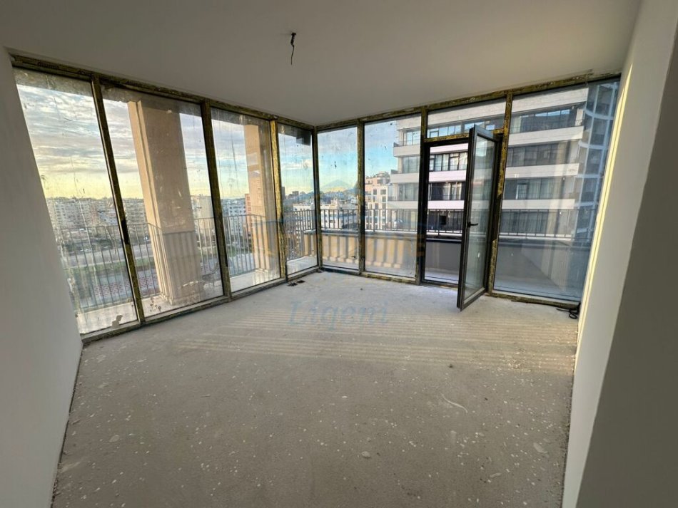 Tirane, shitet apartament 3+1+Ballkon Kati 9, 217 m² 599.000 € (Residenca Lake View)