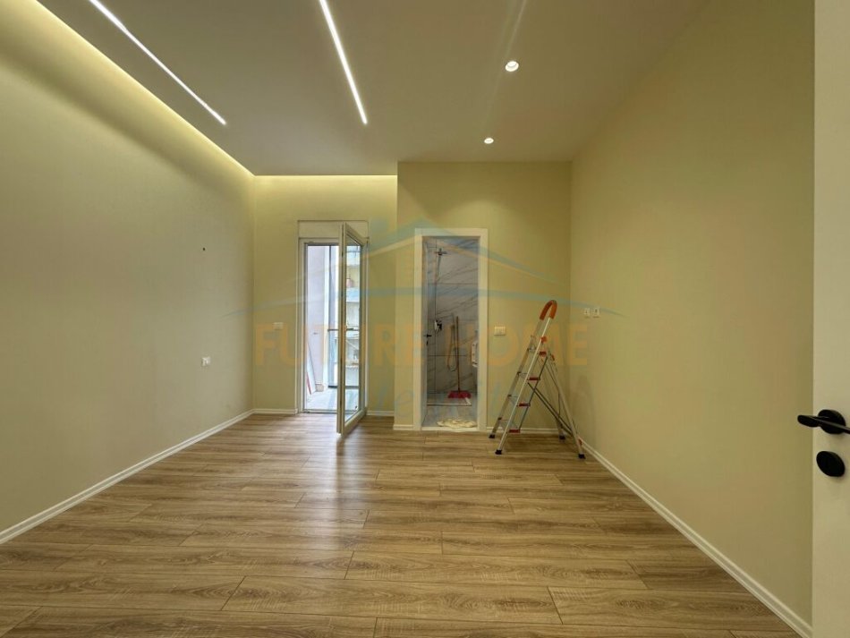 Tirane, jepet me qera apartament per zyra 2+1 Kati 3, 115 m² 700 € (Ali Demi)