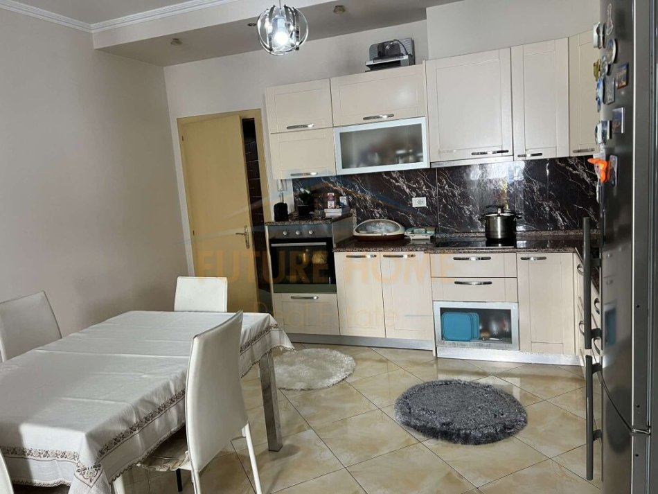 Tirane, shitet apartament 2+1 Kati 5, 99 m² 134,000 € (YZBERISHT